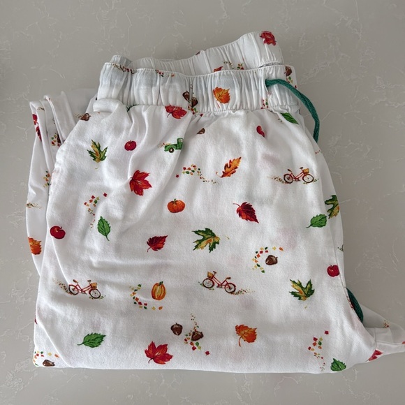 VGUC Petite Plume Twill Pajama Set in Shades of Autumn - Picture 6 of 6